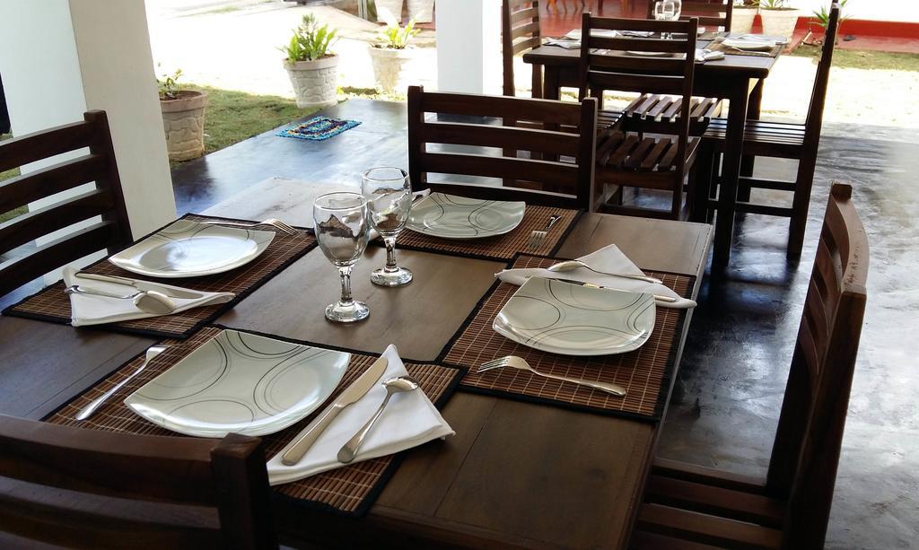 Ocean Voyage Otel Tangalle Dış mekan fotoğraf